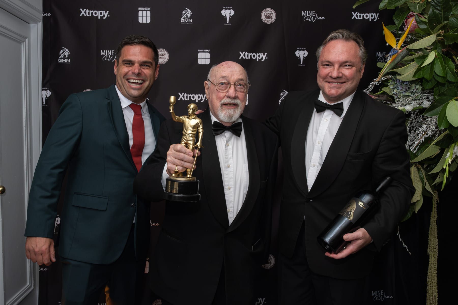 Giorgio Dalla Cia receiving the Lifetime Achievement · Wine award